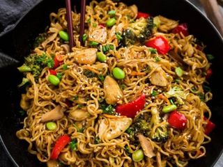 40.Пържено оризово фиде с три вида месо и яйца (600г)