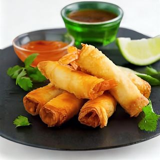 Involtini primavera con gamberi fritti