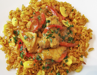 Riso curry con pollo e cipolle 咖喱炒饭