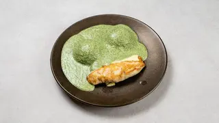 Piletina u pesto sosu