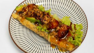 Hot-dog kurczak teriyaki