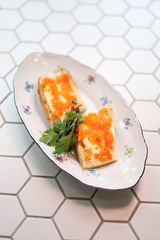 Мини бутерброды с красной 
икрой(180 гр)