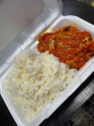 White rice, sauce and turkey 