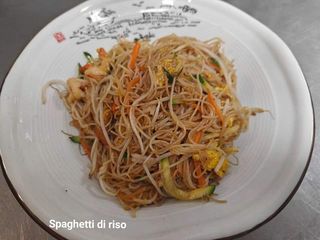 26 Spagh di riso con verdura e gamberi