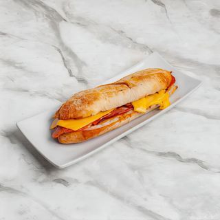 Bocadillo De Lomo Con Queso