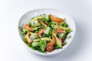 Салат з креветкою та авокадо