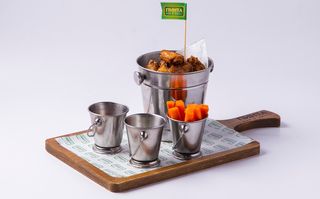 Ведро куриных крыльев 