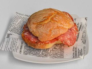 Panino con salame ungherese