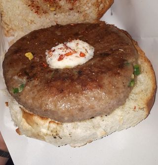 Đevrek pljeskavica sa kajmakom 250g