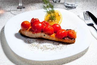 Somon cu rosii cherry