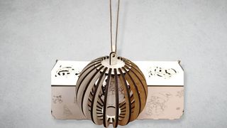 Set novogodišnjih ukrasa sa kutijom