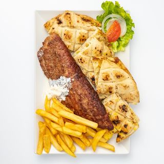 Juneća pljeskavica sa kajmakom  550gr.