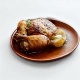 Pollo Asado Tradicional Con Su Salsa Del Asadero