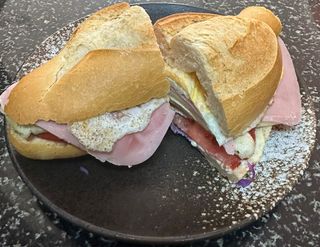 Bocadillo De Pechuga De Pollo Especial