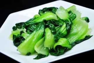  102 Жареная цветная капуста Шанхай 素炒上海青