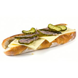 Bocadillo De Queso Con Anchoas Y Pepinillos