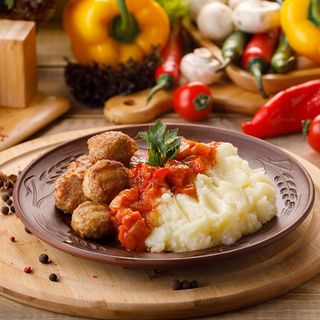 Tefteli marinadă piure cartofi