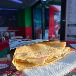 Palačinka sa pršutom, kačkavaljem i pavlakom