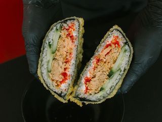 Burger z pieczonym łososiem (350g)