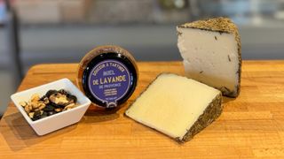 Ser owczy z rozmarynem ( 200 g )