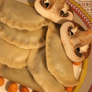 Pierogi z soczewicą i pieczarkami