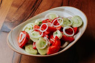 კიტრი-პომიდვრის სალათი კახური ზეთით