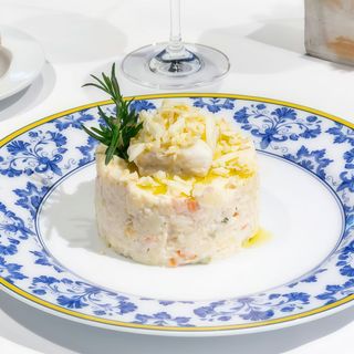Ensaladilla rusa de merluza de pincho.