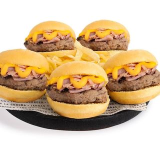 MontyBurgers Cheddar