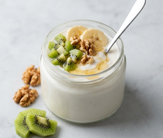 Yogurt vegano kiwi, banana, miele e noci