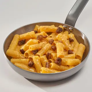 Pasta con salsa alla Carbonara Cremosa