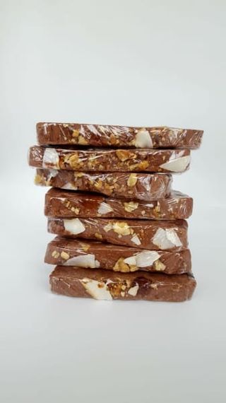 Ciocolata de casa neagra cu nuci prajite - baton 100g