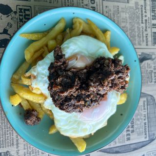 Huevos Rotos Con " botifarra i botifarro"