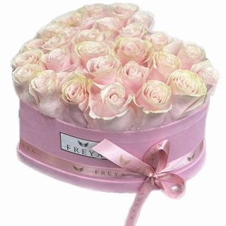 Cutie mare inima roz cu 35 trandafiri Pink Mondial