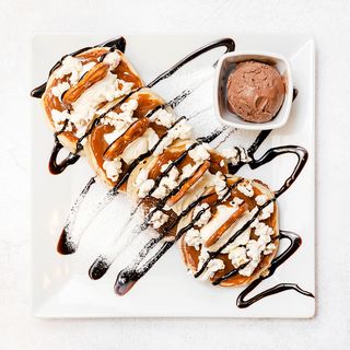 12.Pankejki z kremem słony karmel i popcornem