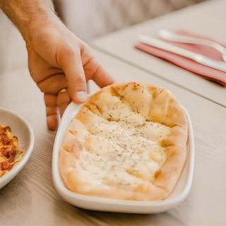 Pan De Ajo Con Queso