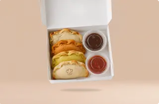 Mix 4 empanadas z sosem sweet chilli i sosem teriyaki