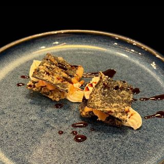 25. Alghe salmone fritto 2 pezzi