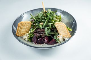 Свекольный салат с сыром Креметто