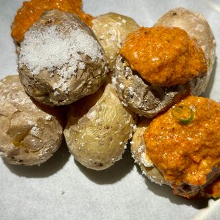 Papas Arrugadass Con Mojo