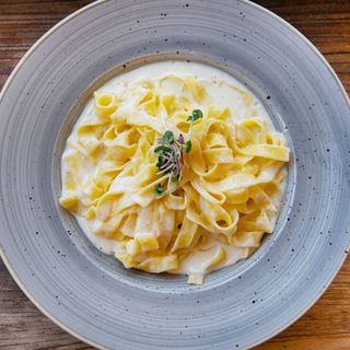 Pasta Fresca Con Salsa Parmesano