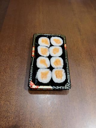 43. Maki salmone