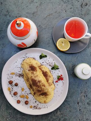 ვაშლის შტრუდელი ვანილის სოუსით