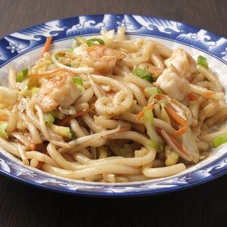 36. Yaki udon con gamberi