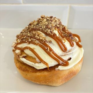 Cinnamon Roll - Caramel Pecan