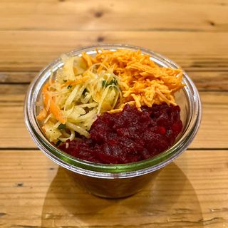 Zestaw surówek domowych