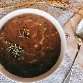 Sopa de Feijão e Couve-Lombarda (a partir das 12h00)
