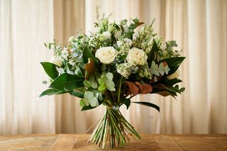 Ramos Blancos Y Verdes Con Magnolio