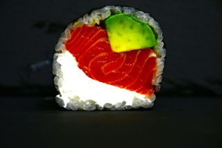 Futomaki surowy łosoś. 6 szt.