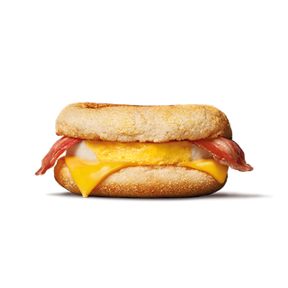 МакМафін з яйцем та беконом 