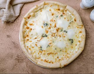 Pizza Puissance 4 (fromages)